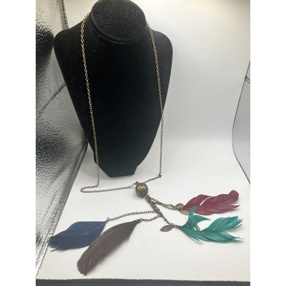 4 Colored Feathers with Metal Ball & Leaves Chain 34" Necklace! - Picture 4 of 10